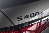 今回の試乗車は標準ボディーの「S400d 4MATIC」。現時点における新型「Sクラス」のラインナップの中で、最も廉価なモデルとなる。