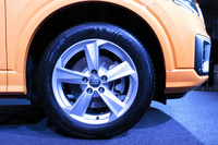 「Q2 1.0 TFSIスポーツ」の17インチアルミホイール。