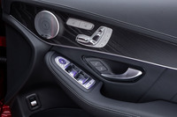 13個のスピーカーと9チャンネルのアンプで構成されるBurmester（ブルメスター）サラウンドサウンドシステムは、オプションの「レザーエクスクルーシブパッケージ」に含まれるもの。