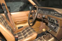 1980年代のクルマは、小型車でも車内がこんなに広かったことを実感する。