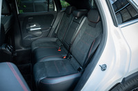 メルセデスが新型電気自動車「EQA」を発売　取り回しのしやすいサイズのSUV型EVの画像