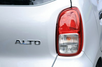 初代「アルト」の誕生は1979年5月。戦略的な価格設定がもたらした爆発的な人気は、スズキはもちろん、当時低迷していた軽のマーケットにとっても復活の起爆剤となった。