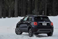 他のグレードのトランスミッションがデュアルクラッチ式6段ATなのに対し、「フィアット500Xクロスプラス」と「ジープ・レネゲード トレイルホーク」にはトルコン式の9段ATが採用されている。