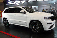 「ジープ・グランドチェロキー SRT8」。展示されていたのは、3月2日発売予定の特別限定車「アルパイン」だ。