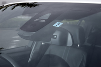 「BMW X4」には、カメラシステムとレーダーセンサーを併用した衝突回避・被害軽減ブレーキをはじめとする安全装備が与えられる。
    