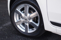 上級グレードに与えられる14インチアルミホイール。トップグレードの「Premium Tourer・Lパッケージ」のみ、15インチアルミホイールが組み合わされる。