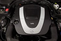 日本市場では、3.5リッターV6の「E350」（CGI＝直噴ではない）グレードが販売されるもよう。
