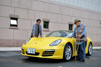 【テスト車のオプション装備】
インテリアカラー＜ヨッティングブルー＞＝25万5000円／ウインドディフレクター＝4万8000円／ポルシェ・セラミック・コンポジット・ブレーキ（PCCB）＝129万2000円／ポルシェ・アクティブ・サスペンション・マネジメント（PASM）＝25万3000円／スポーツクロノパッケージ＝35万8000円／19インチボクスターSホイール＝25万3000円／カラークレストホイールセンターキャップ＝3万円／シートヒーター＝7万4000円／フロアマット＝1万9000円／スポーツシートプラス＝8万1000円