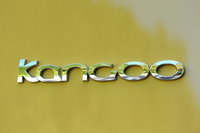 
	2代目「カングー」のデビューは2007年（日本での発売は2009年）。以来何度か「マイナーチェンジ」してきたが、2013年3月のジュネーブショーで発表された現行型が、登場以来、最も大きな変更を受けたモデルといえる。日本での発売は2013年8月29日。
	
