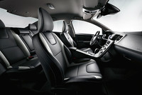 「ボルボS60」にスポーティーな特別限定車の画像