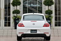 テールライトは丸型から横長のC字型デザインとなった。