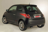 赤いアクセントが施されている。