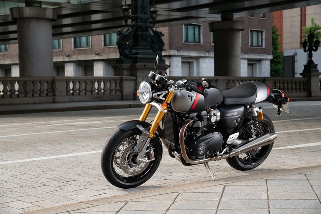 トライアンフ スラクストン1200rs
エンジンカバー 黒 楽天市場】トライアンフ スラクストン1200 R/RS LEDストライプ