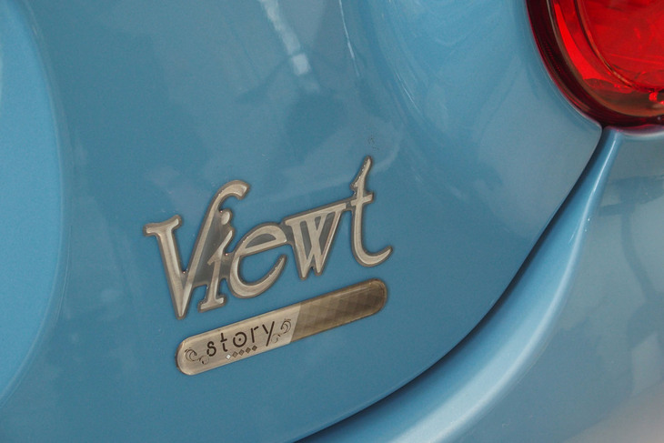 ミツオカ・ビュート ストーリー（リアのエンブレム）