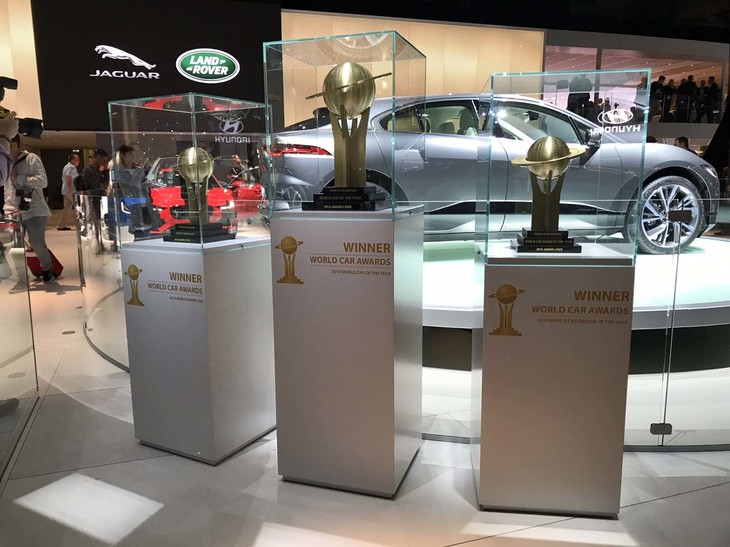 ジャガーIペース（ワールドカーアワードのトロフィー）