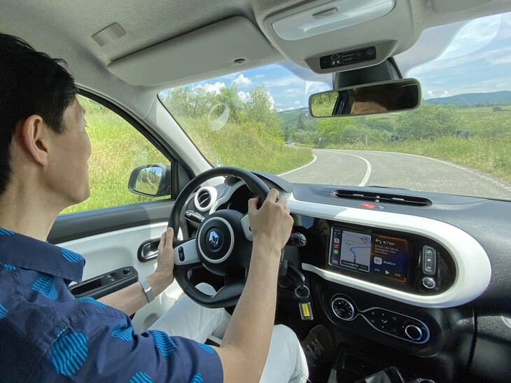 回生ブレーキの秀逸なセッティングにより、ワインディングロードでも楽しいのは、意外な発見である。