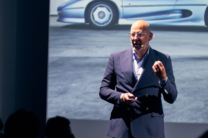 プレスカンファレンスより、JLRのジャガー担当マネージング・ディレクターであるロードン・グローバー氏。