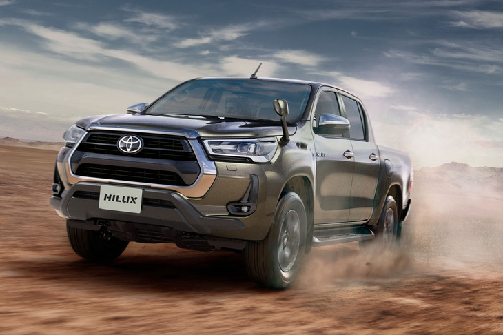 「ハイラックス」の4WDシステムは昔ながらのパートタイム式。街なかを走る際には必然的に2Hを選ぶことになる。