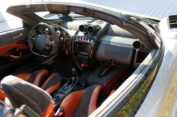 パガーニ・ウアイラ ロードスターBC（インストゥルメントパネルまわり）
