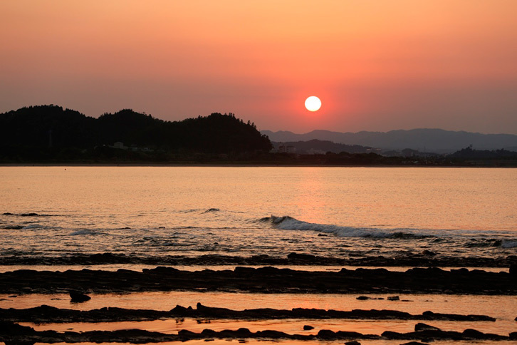 時がたつにつれ、鬼の洗濯板は消え、いつのまにか海面がすぐ目の前まで迫ってきていた。