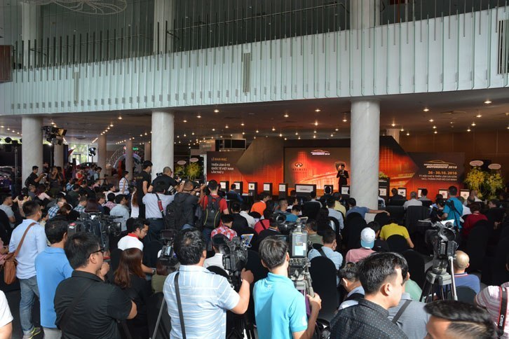 オープニングセレモニーには地元の記者が数多く参加していた。テレビクルーやネット系媒体から新聞など、数多くの媒体が取材に駆けつけた。ただし、海外からの取材はわれわれ日本人数人だけのようであった。