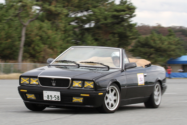 1995年「マセラティ・スパイダー ザガート」。ライト類に貼られた飛散防止用テープが実に似合わないが、ザガートクラスで優勝。