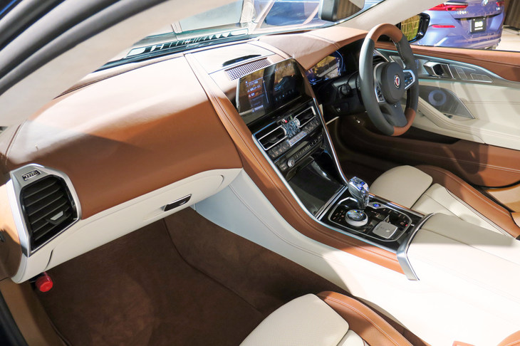 BMWアルピナB8グランクーペ（インストゥルメントパネルまわり）