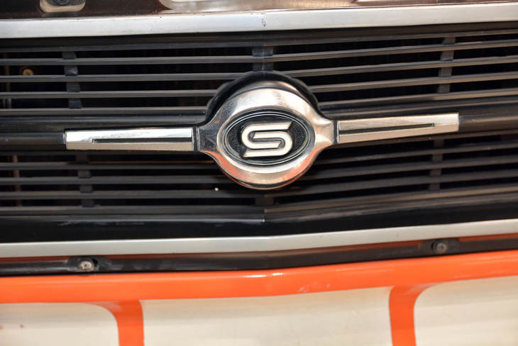 1972年式日産サニー1200クーペGX-5 特殊ツーリングカー（TS）仕様（エンブレム）