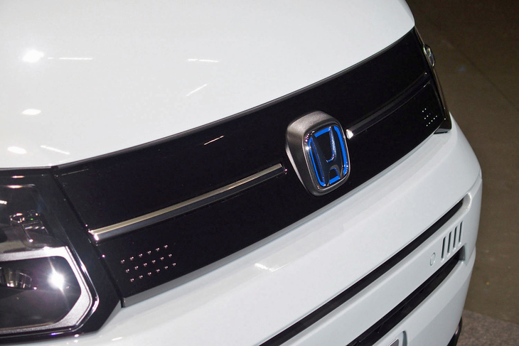 ホンダ・フリードe：HEVエアーEX（フロントグリル）