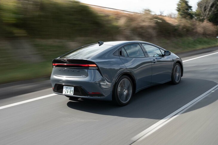 新たに主力となった2リッターハイブリッドのWLTCモード燃費は28.6km/リッター。新型ではことさらに燃費のよさをアピールしていないが普通に優秀。