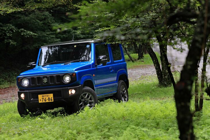 デビューからそろそろ7年がたとうとしている現行「ジムニー」だが、その人気はいまだ健在。2024年の平均月販台数は約3500台で、コンスタントに1000台ちょっとを売っていた先代モデルの、およそ3倍にあたる。（写真：荒川正幸）