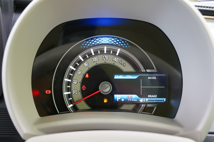 スズキ・ワゴンRスマイル ハイブリッドX（メーターパネル）