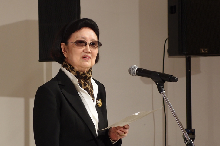 レセプションでは、彫刻の森美術館の森 英恵館長もあいさつ。「横尾さんに展覧会のお話を持ちかけたのは、もう1年も前のこと。それがようやく実現できます」などと述べ、よろこびの表情を浮かべた。
