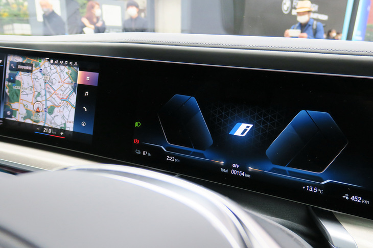 BMW i7 xDrive60eエクセレンス（BMWカーブドディスプレイ）