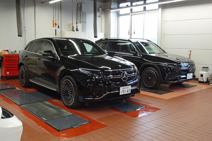 メンテナンスのサービスベイ（作業台）は5つ。「EQ」シリーズ以外のメルセデス・ベンツ車にも対応する。