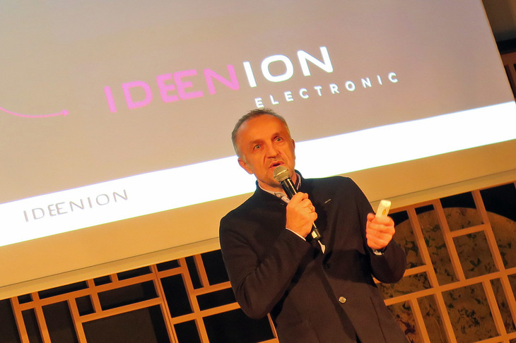 IDEENIONの事業内容を説明する、同社のミルコ・コンタCEO。