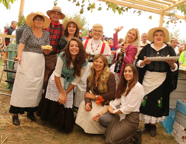 ヴァリアリ村の休み所のボランティア、全員集合！