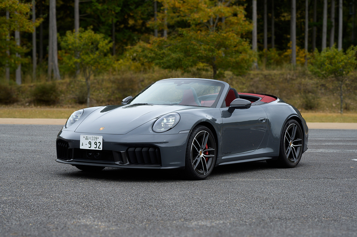 今回の試乗車は「ポルシェ911カレラGTSカブリオレ」。新車登録された2025年6月時点での車両本体価格は2503万円だったが、11月中旬時点では2633万円に。各種オプションも価格が改定されている。