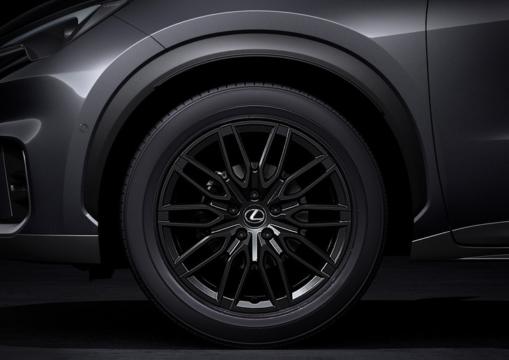 レクサスLBXプロトタイプ（18インチアルミホイール）