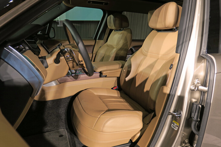 ランドローバー・レンジローバー オートバイオグラフィーD300（フロントシート）