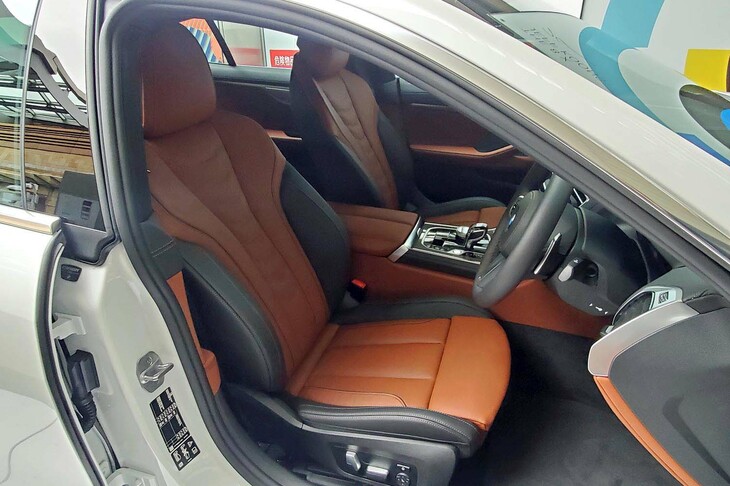 BMW 840d xDriveグランクーペ エクスクルーシブMスポーツ（フロントシート）