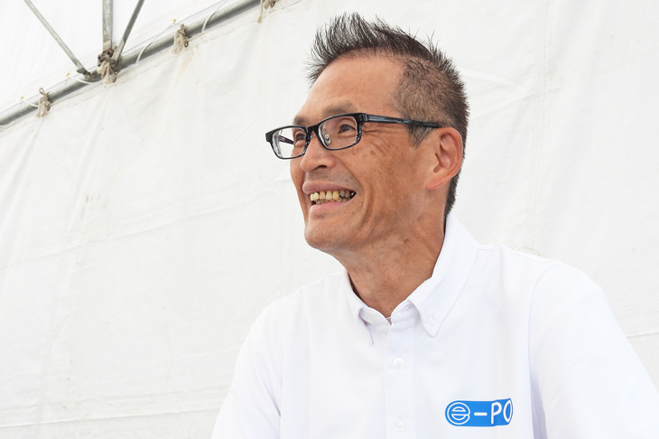 「e-PO」の開発に携わった、アシスタントチーフエンジニアの森下隆義さん。ATVや「スカイウェブ」「Vストローム650／1050」のチーフエンジニアを務めてきた人物だ。