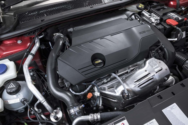 「アリュール」のパワーユニットは最高出力180PS、最大トルク250N・mの1.6リッター直4ターボエンジン。搭載するエンジンに応じてサスペンションのセッティングも変更される。