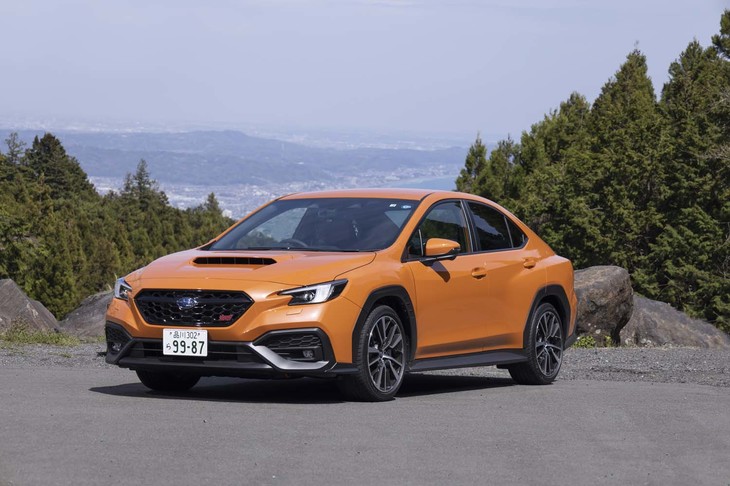 【スバルWRX S4 STI Sport R EX】
	ボディーサイズ：全長×全幅×全高＝4670×1825×1465mm／ホイールベース：2675mm／車重：1610kg／駆動方式：4WD／エンジン：2.4リッター水平対向4 DOHC 16バルブ ターボ／トランスミッション：CVT／最高出力：275PS（202kW）/5600rpm／最大トルク：375N・m（38.2kgf・m）/2000-4800rpm／タイヤ：（前）245/40R18 97Y／（後）245/40R18 97Y（ダンロップSP SPORT MAXX GT 600A）／燃費：10.8km/リッター（WLTCモード）／価格：477万4000円
	
	【取材時の燃費データ】
	テスト距離：221.9km（市街地1：高速道路7：山岳路2）／使用燃料：31.7リッター（ハイオクガソリン）／参考燃費：7.0km/リッター（満タン法）／6.9km/リッター（車載燃費計計測値）