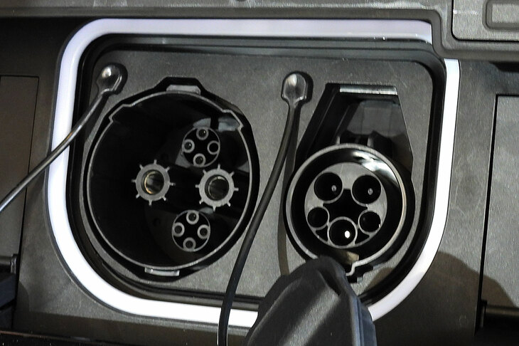 キャデラック・リリック（普通／急速充電口）