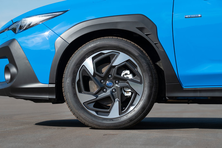 足もとにはいずれもオールシーズンタイヤを装着。今回試乗した18インチ仕様には「ファルケン・ジークスZE001 A/S」が、撮影のみ行った17インチ仕様には「ヨコハマ・ジオランダーG91」が装着されていた。