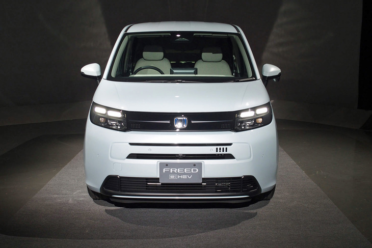ホンダ・フリードe：HEVエアーEX（フロントビュー）