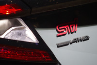 専用チューニングを施し、操縦安定性の向上とより上質な乗り味が追求された「WRX S4 STI Sport#」。STIでは車名の“#”について、「ベース車の魅力を際立たせ、“半音上げる”という思いを込めたもの」と説明している。