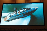 イタリアの老舗ボートメーカー・リーヴァ社製の最新鋭56フィートフライブリッジボート「リヴァーレ」。