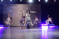 プレスカンファレンスの最後には、知能化技術を盛り込んだ“生き物のようなマシン”「MOTOROiD2」によるダンスも。未来のモビリティーのひとつの姿が示された。